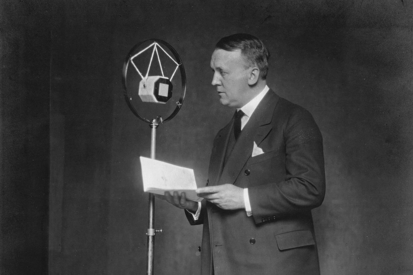 Alfred Braun (Rundfunkreporter und Hörspielregisseur). 1926 | Quelle: DRA/Nicola Perscheid (Bild-ID 1389365)